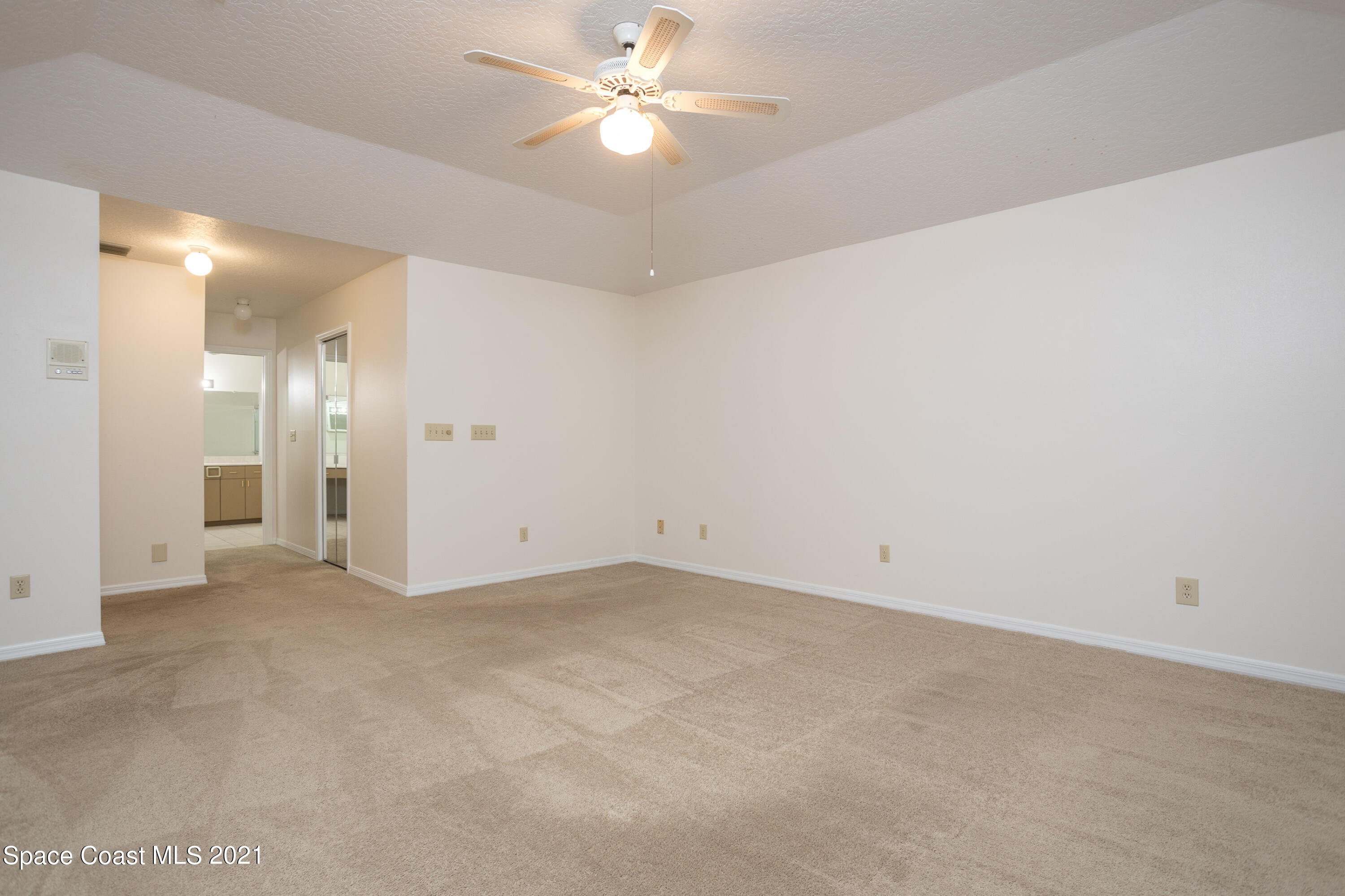 3930 Hammock Road Mims, FL 32754 - Photo 13 of 28 an empty room with a ceiling fan and a bathroom