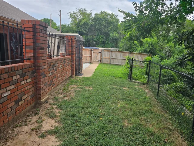 $299,900 | 5222 Lake Shore Drive, Waco, TX 76710