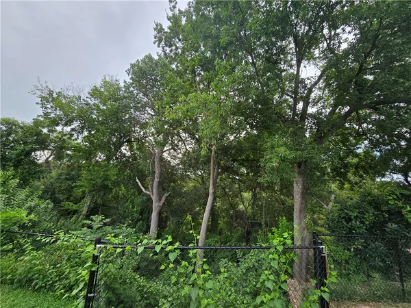 $299,900 | 5222 Lake Shore Drive, Waco, TX 76710