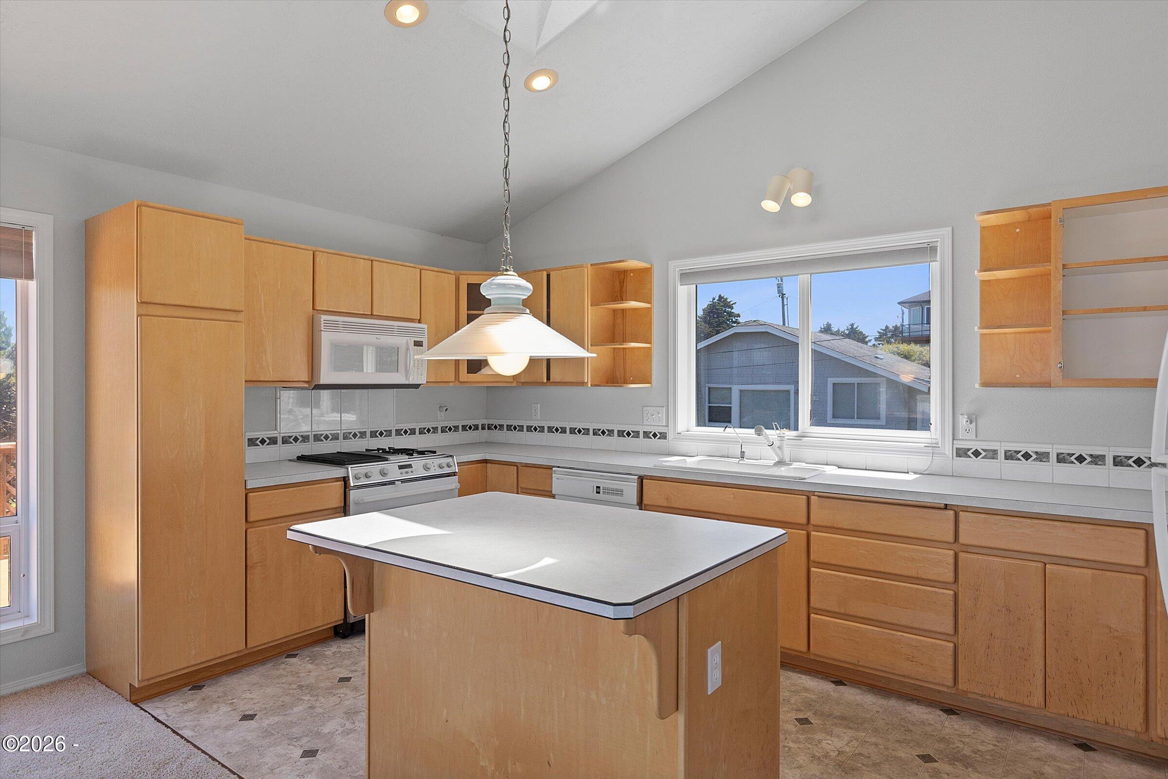 935 Southwest 7th Street Lincoln City, OR 97367 - Photo 14 of 50