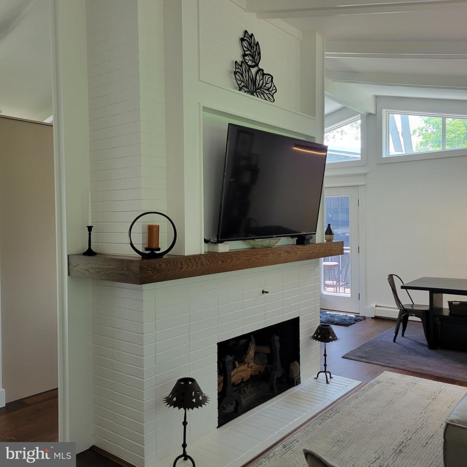 605 Marvel Road Milford, DE 19963 - Photo 41 of 105 Moldings around TV