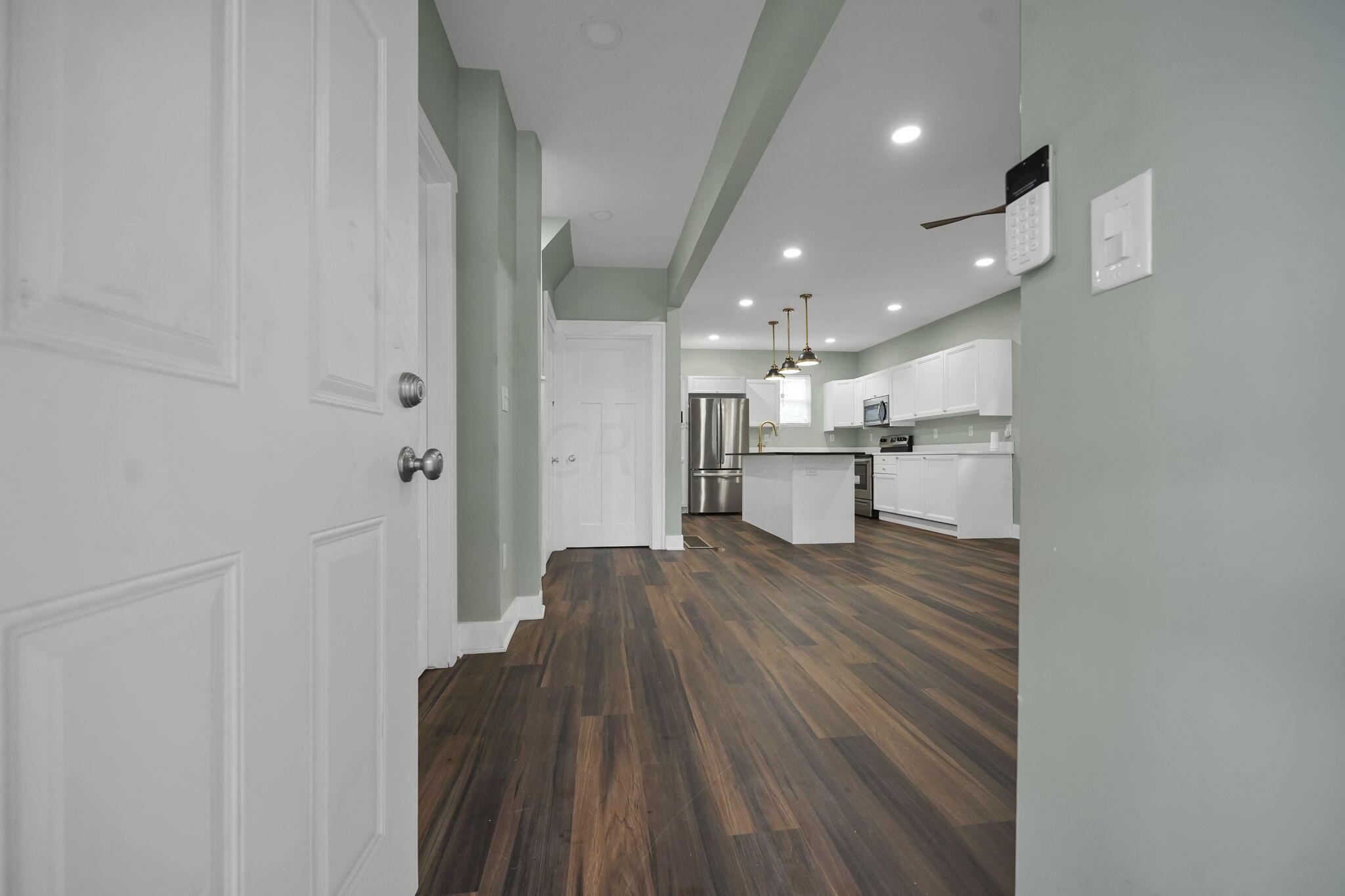 886 Lockbourne Road Columbus, OH 43206 - Photo 9 of 39 7-web-or-mls-886-lockbourne-rd