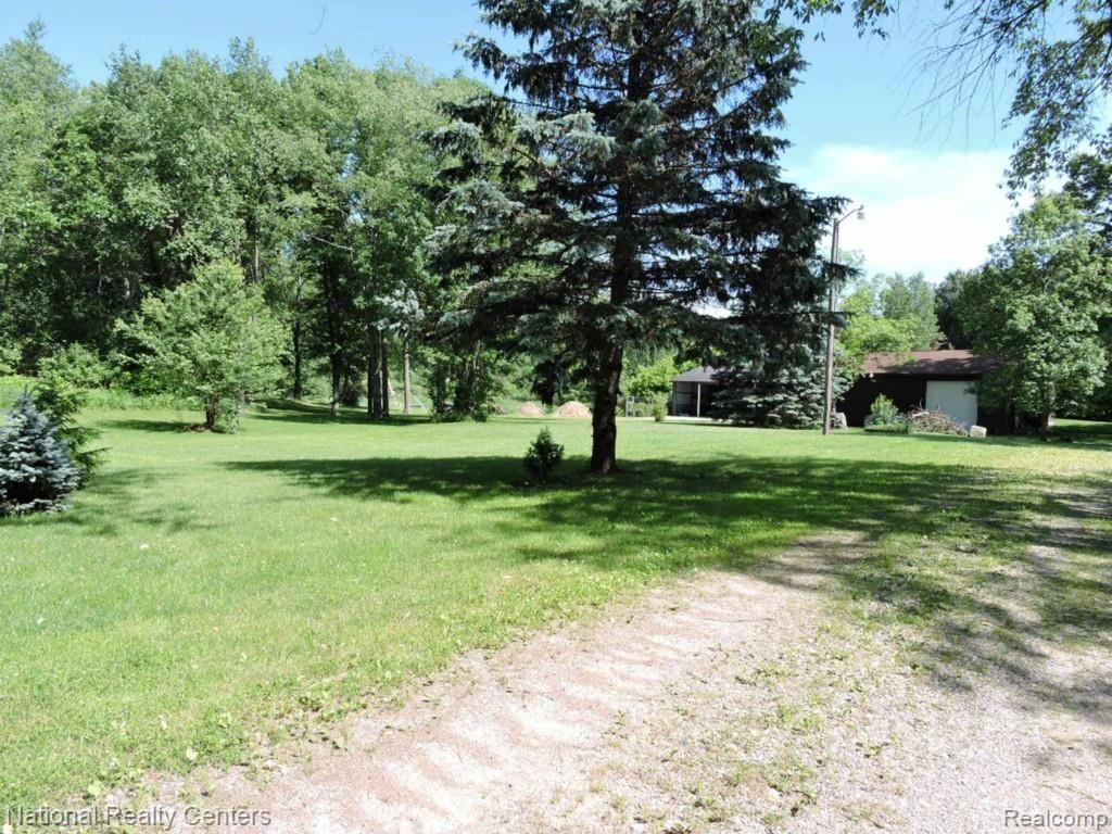 4095 Pardee Lake Road Howell, MI 48843 - Photo 42 of 57 DSCN0292.jpg