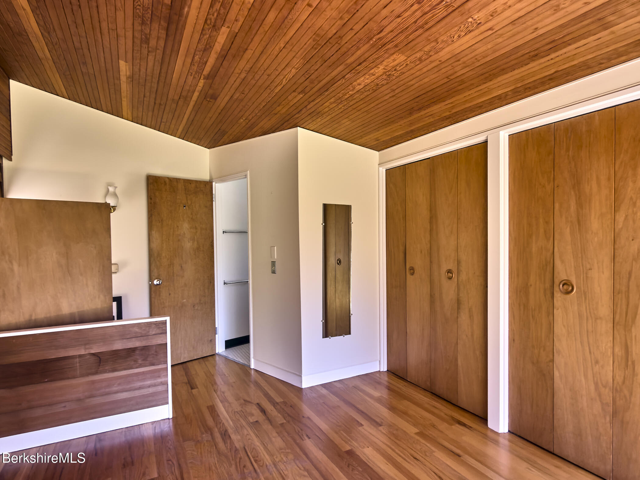 349 Old Stockbridge Road Lenox, MA 01240 - Photo 42 of 54 40 Frothingham - Primary BR w Ensuite