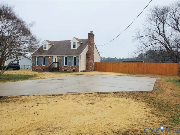 a view of an ocean with house