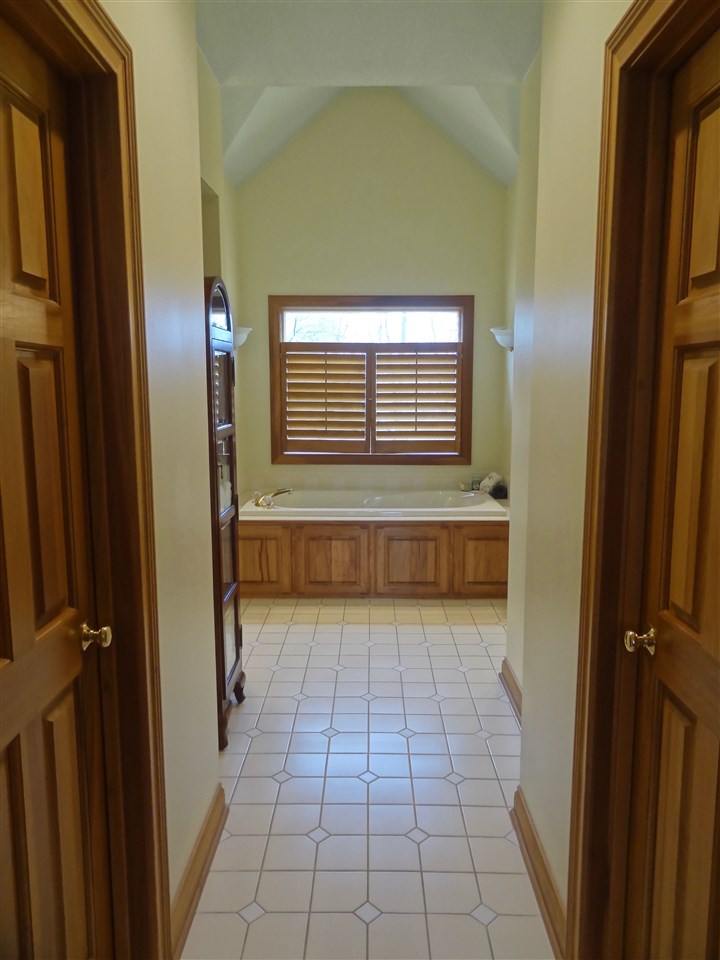 1927 Inverness Lakes Crossing Fort Wayne, IN 46804 - Photo 18 of 35