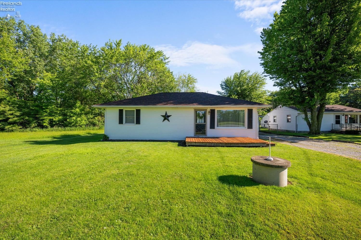 5105 West Fremont Road Port Clinton, OH 43452 - Photo 3 of 27 Gallery Image 3