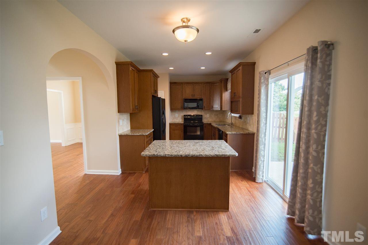 5525 Keowee Way Raleigh, NC 27616 - Photo 9 of 23 What a great spot to enjoy meals with friends and family!