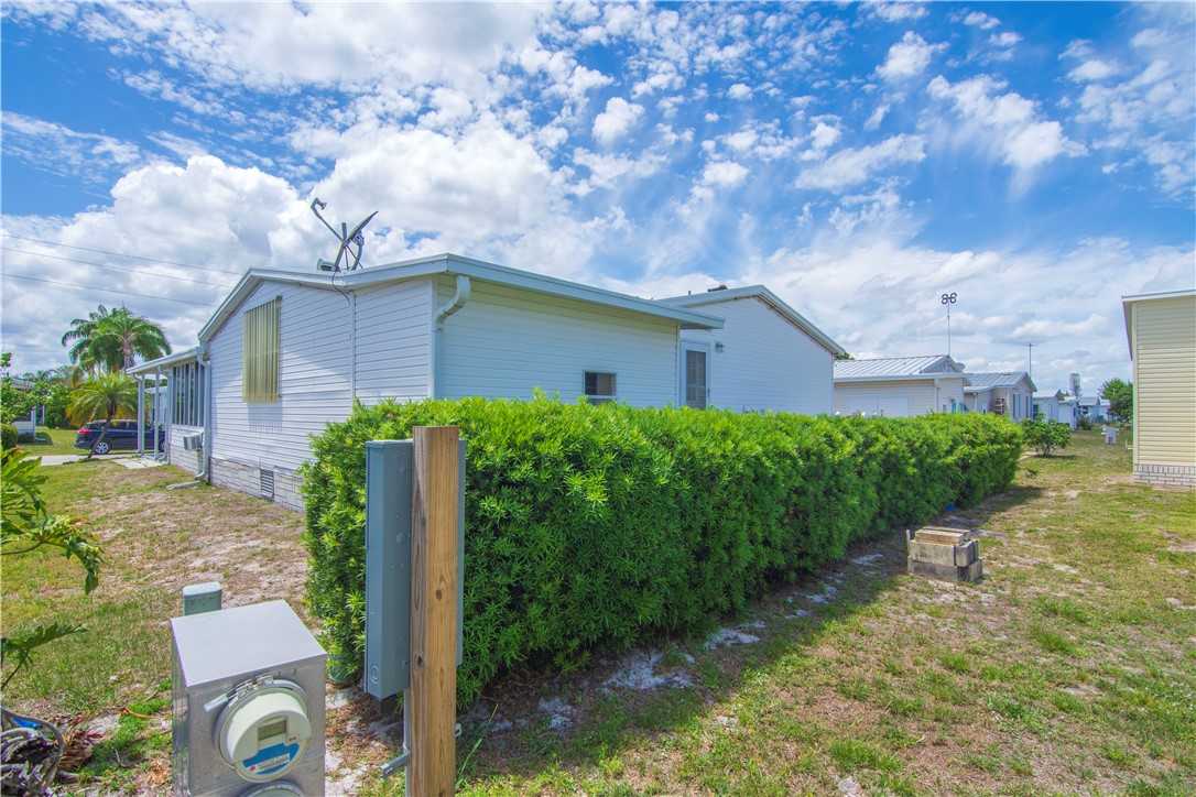 7669 Chasta Road, Unit 13 Sebastian, FL 32976 - Photo 5 of 34