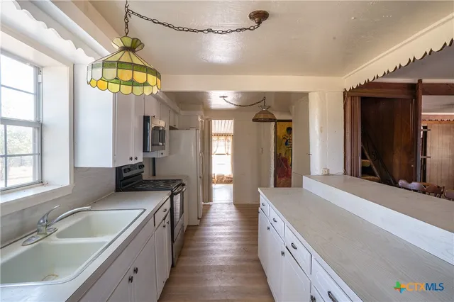 a kitchen with kitchen island granite countertop lots of counter top space