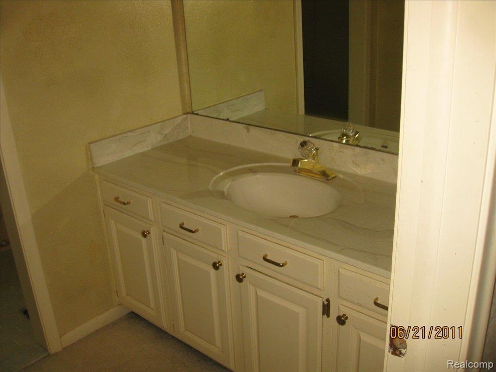 8849 Bridge Road Grosse Ile, MI 48138 - Photo 22 of 25 Full Bathroom