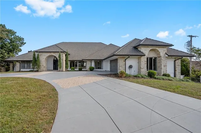 $1,649,999 | 493 Shady Drive, Branson, MO 65616