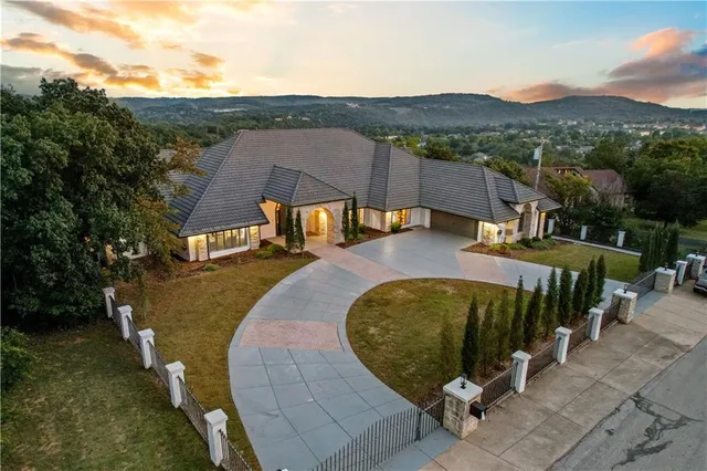 $1,649,999 | 493 Shady Drive, Branson, MO 65616