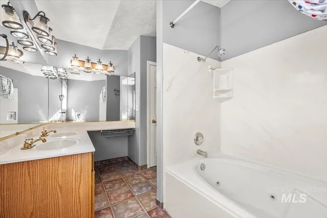 $485,700 | 2620 Meadow Avenue, Caldwell, ID 83605