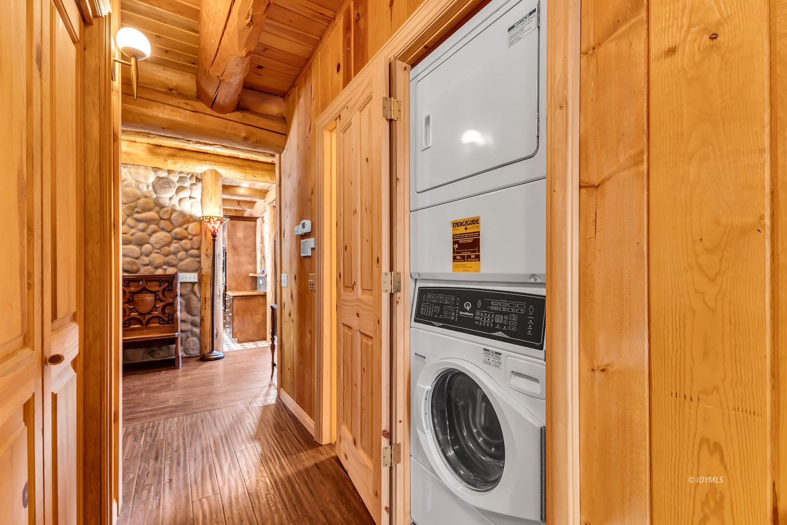 52381 Laurel Trail Idyllwild, CA 92549 - Photo 11 of 58 Hallway