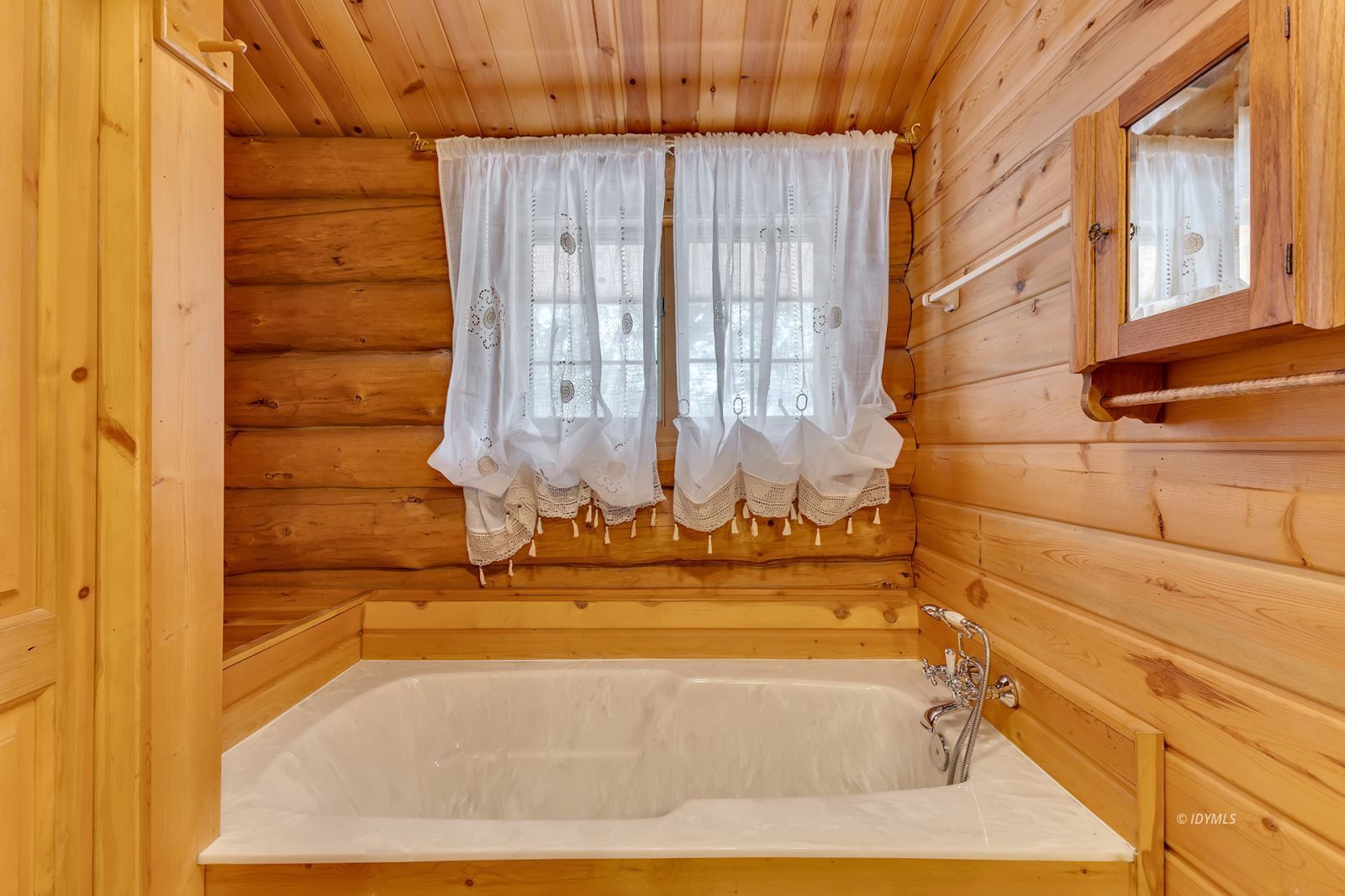 52381 Laurel Trail Idyllwild, CA 92549 - Photo 27 of 58 Bathroom #2
