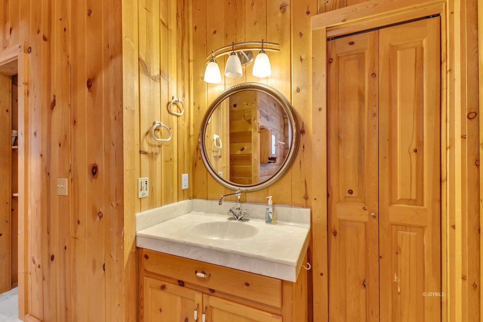 52381 Laurel Trail Idyllwild, CA 92549 - Photo 28 of 58 Bathroom #2