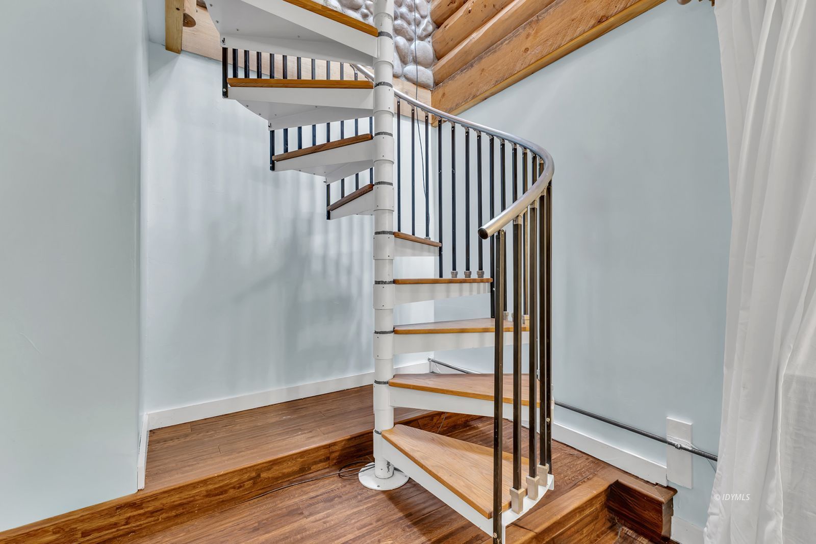 52381 Laurel Trail Idyllwild, CA 92549 - Photo 33 of 58 Spiral Staircase