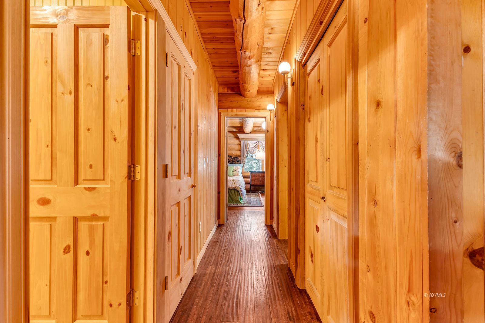 52381 Laurel Trail Idyllwild, CA 92549 - Photo 10 of 58 Hallway