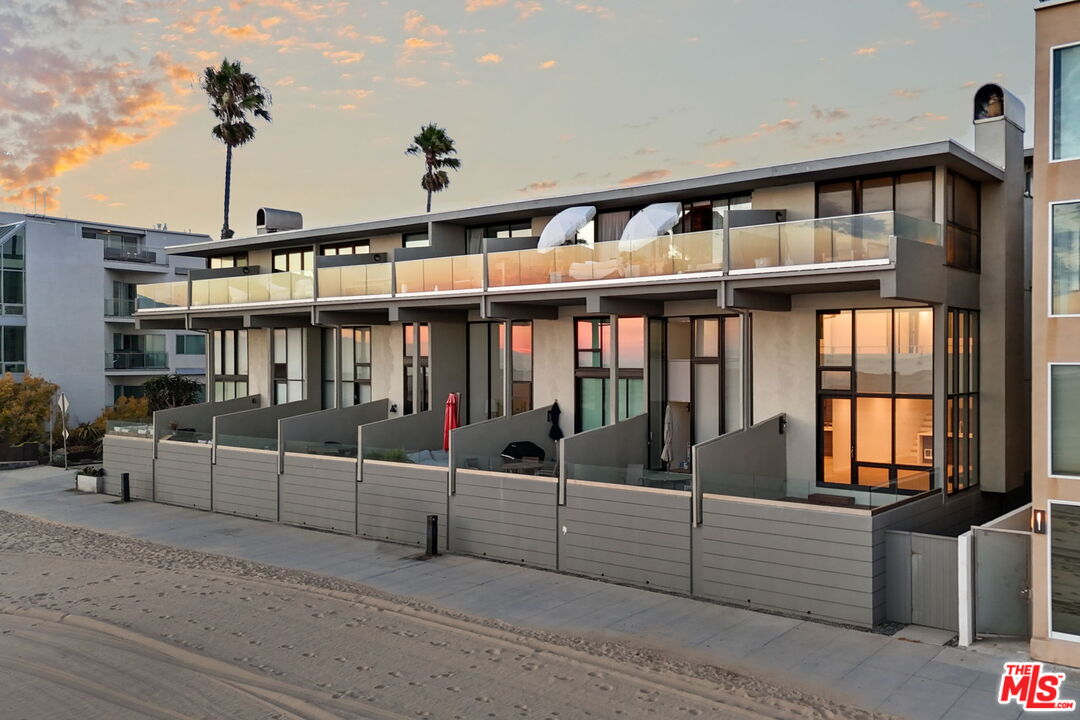 6 Voyage Street, Unit 108 Marina del Rey, CA 90292 - Photo 19 of 27 a view of living room kitchen