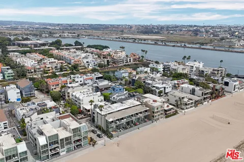 $2,295,000 | 6 Voyage Street, Unit 108, Marina del Rey, CA 90292