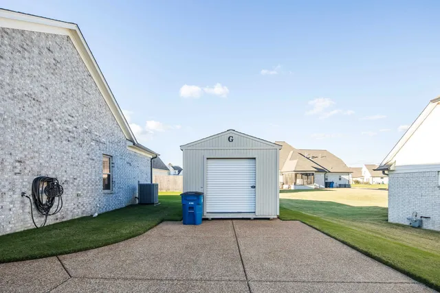 a view of a back yard of the house