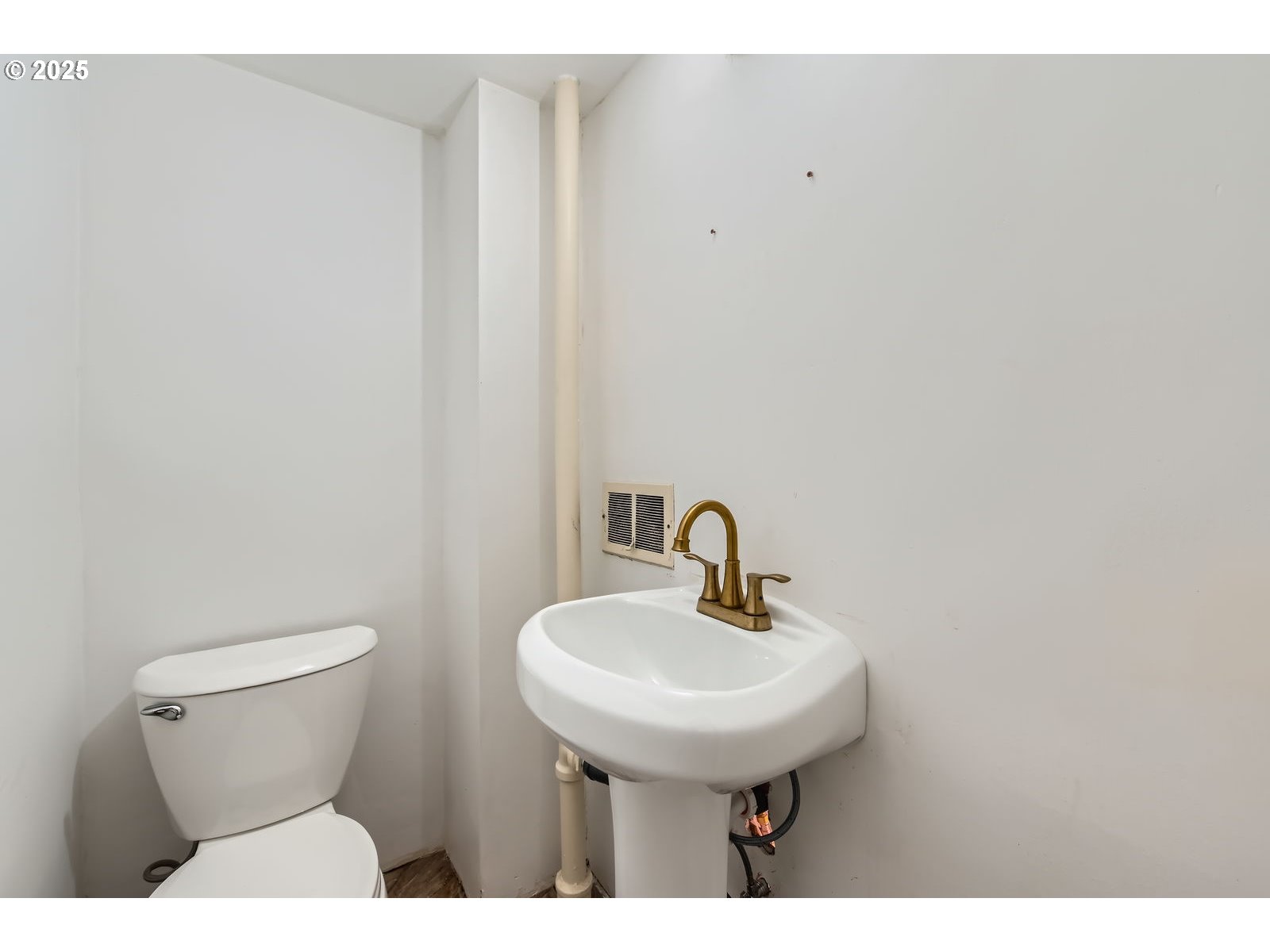 2349 Southwest 6th Avenue Camas, WA 98607 - Photo 10 of 32