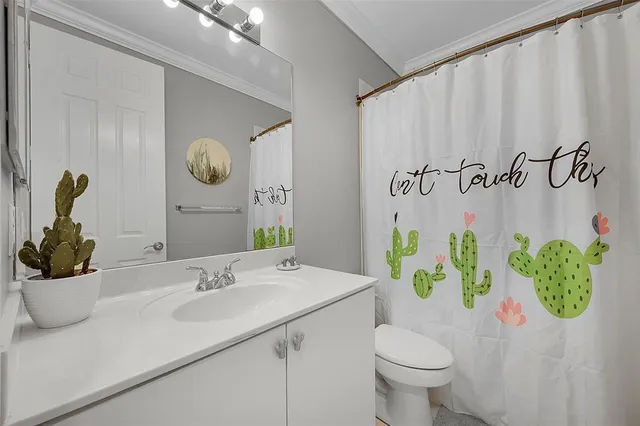 a view of an house with backyard space and garden