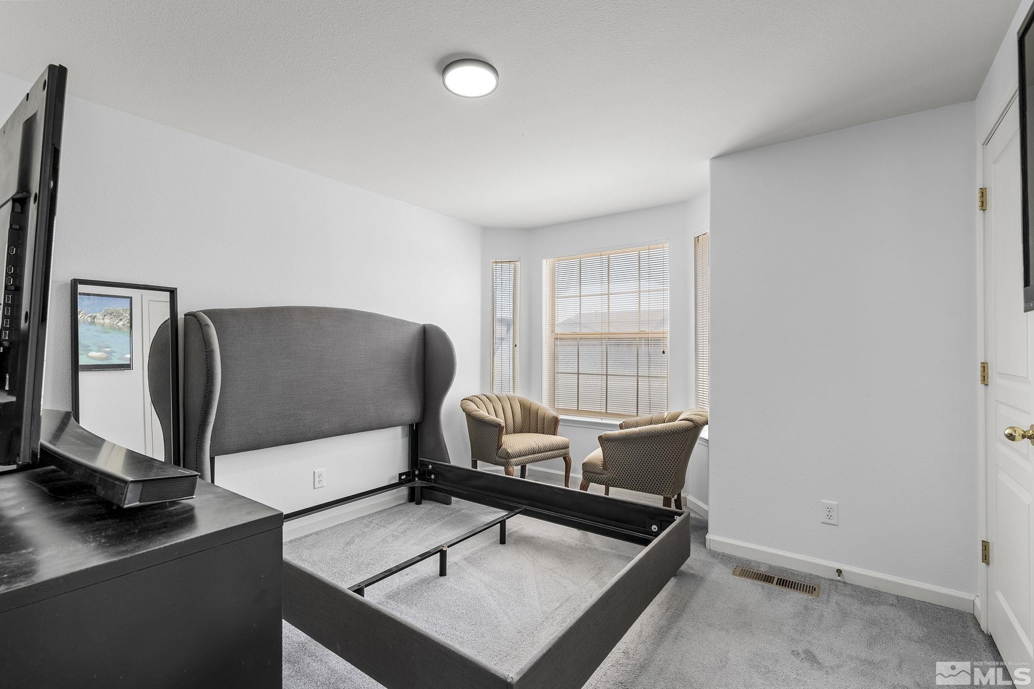 940 Atrium Road Fernley, NV 89408 - Photo 17 of 20 a room with workspace and windows