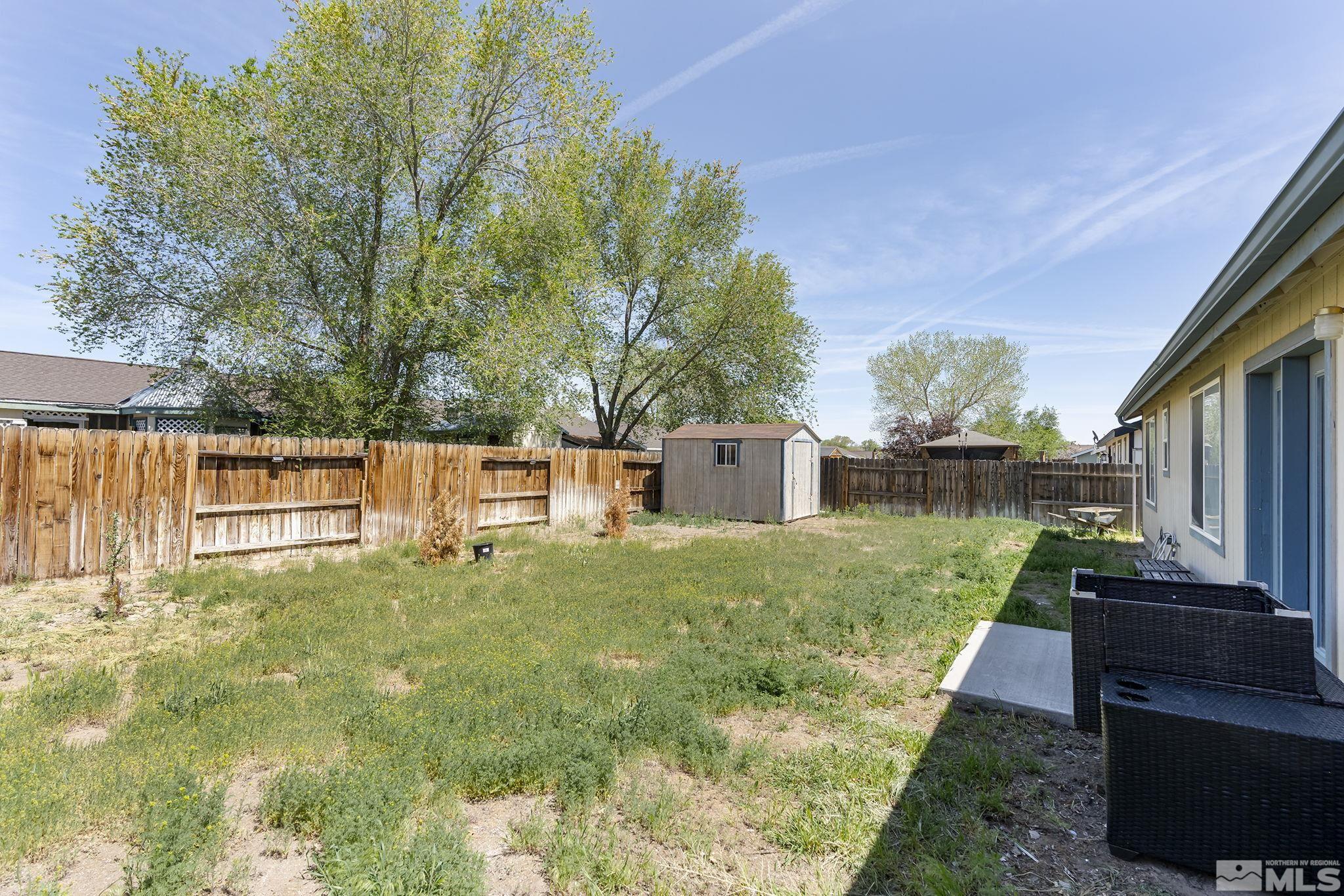 940 Atrium Road Fernley, NV 89408 - Photo 18 of 20 a backyard of a house with a table and chairs