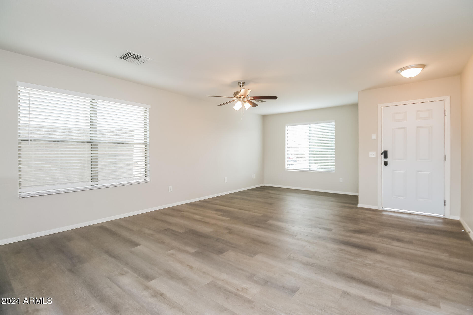 9658 West Payson Road Tolleson, AZ 85353 - Photo 3 of 22 004-photo-living-room-14052487