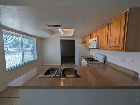$1,670 | 8929 West Campbell Avenue, Phoenix, AZ 85037