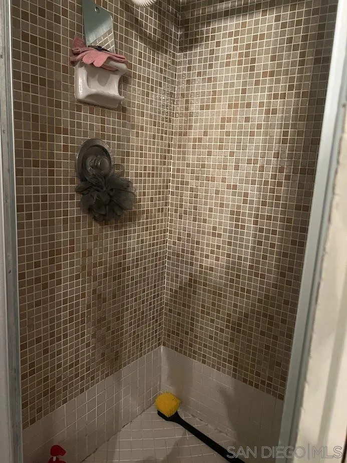 2630 Torrey Pines Road, Unit E21 La Jolla, CA 92037 - Photo 12 of 24 a bathroom with a shower