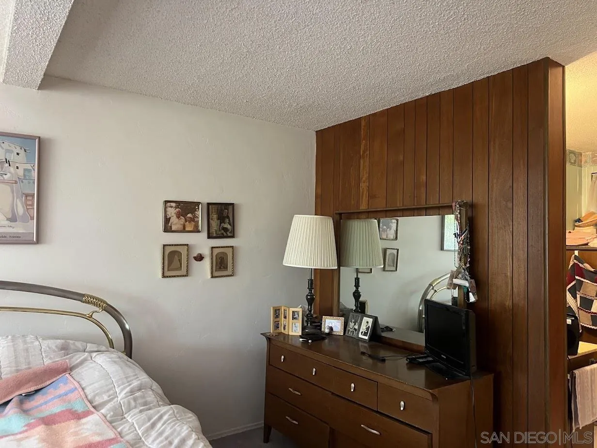 2630 Torrey Pines Road, Unit E21 La Jolla, CA 92037 - Photo 14 of 24 a view of a workspace with a couch