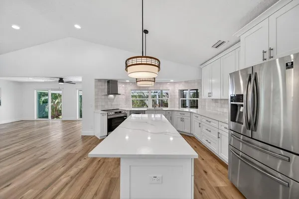 $1,099,000 | 2366 Southeast Country Club Lane, Stuart, FL 34996