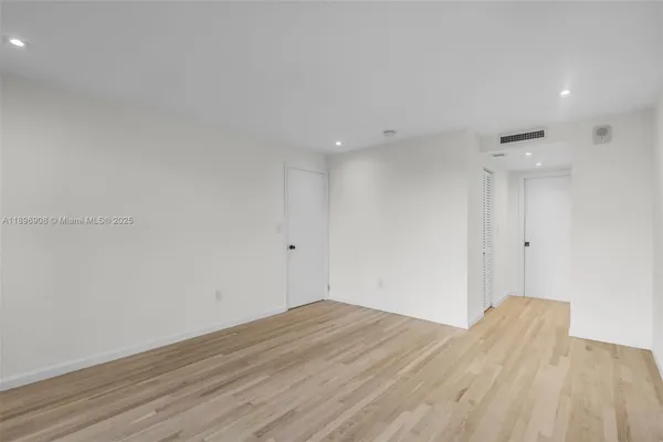 $799,000 | 155 Ocean Ln Drive, Unit 302, Key Biscayne, FL 33149