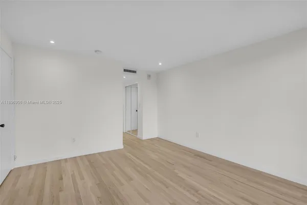 $799,000 | 155 Ocean Ln Drive, Unit 302, Key Biscayne, FL 33149