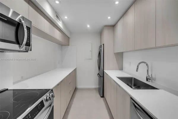 $799,000 | 155 Ocean Ln Drive, Unit 302, Key Biscayne, FL 33149