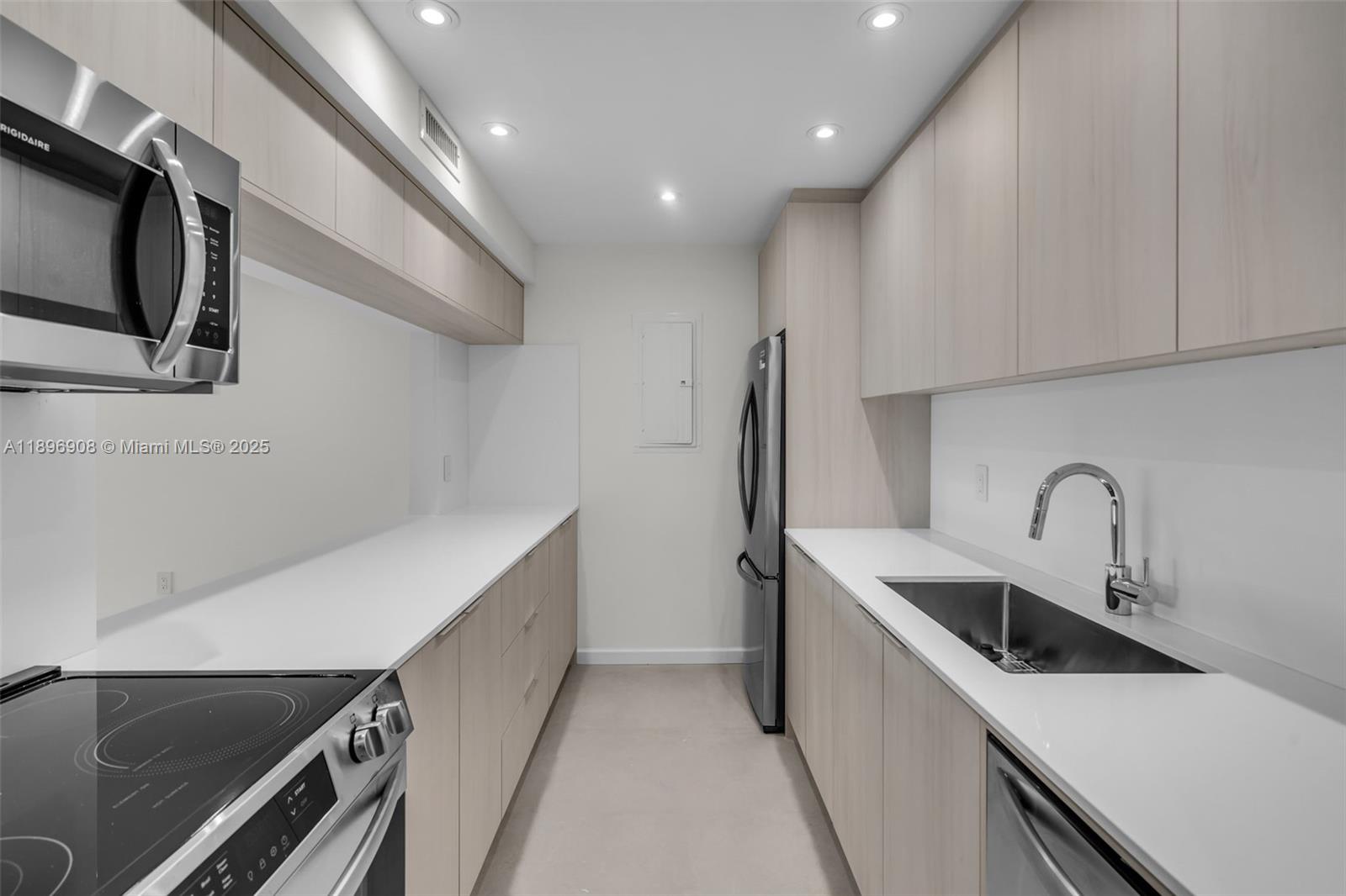 155 Ocean Ln Drive, Unit 302 Key Biscayne, FL 33149 - Photo 8 of 27