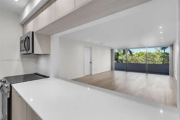 $799,000 | 155 Ocean Ln Drive, Unit 302, Key Biscayne, FL 33149