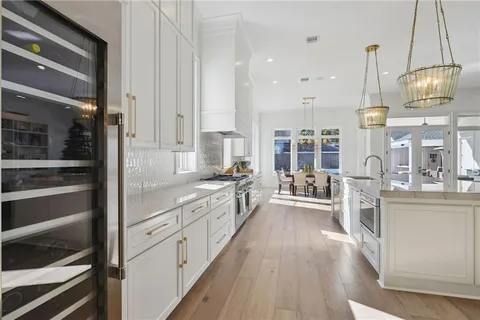 $3,000,000 | 116 Brockenbraugh Court, Metairie, LA 70005