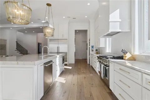 $3,000,000 | 116 Brockenbraugh Court, Metairie, LA 70005