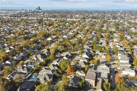 $3,000,000 | 116 Brockenbraugh Court, Metairie, LA 70005