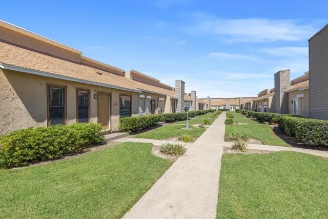 $1,600 | 3700 83rd Street, Unit 26, Galveston, TX 77554