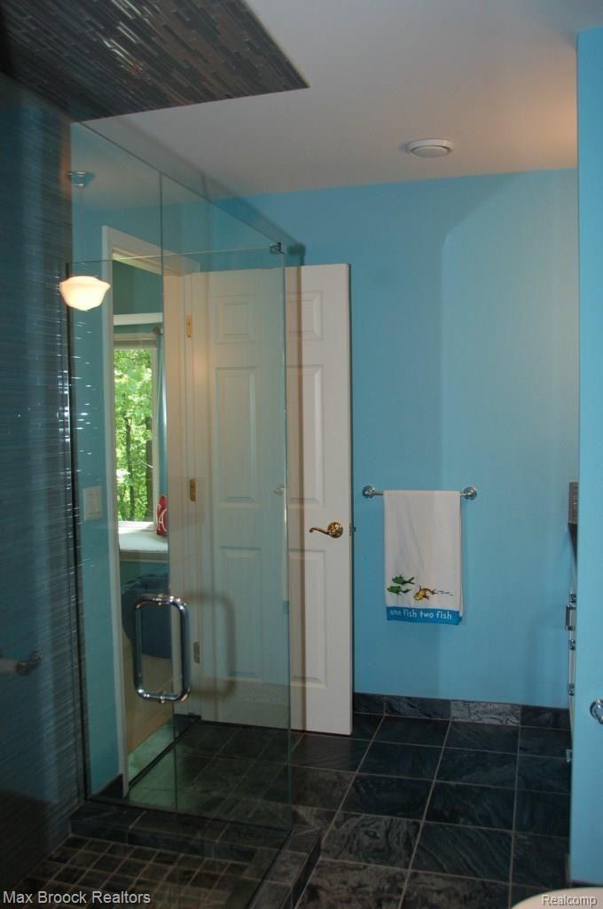 4745 Gallagher Road Rochester, MI 48306 - Photo 24 of 38 Jack & Jill Bath