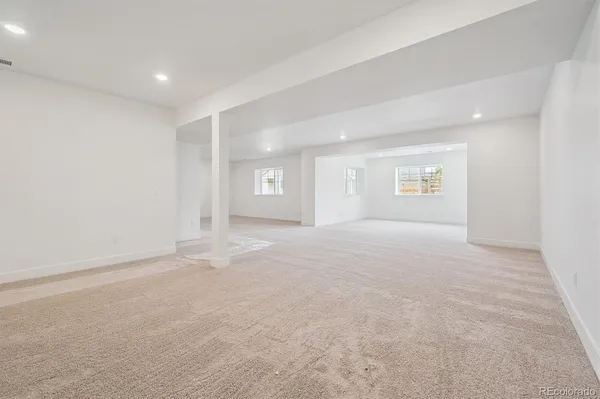 a view of empty room with window