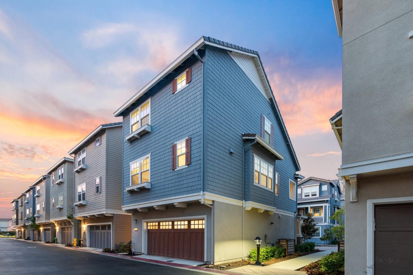3410 Pyramid Way Mountain View, CA 94043 - Photo 43 of 55 a street sign on a pole on a street