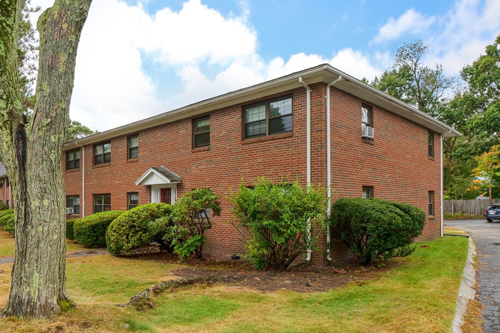 84 Renwick Road, Unit C Wakefield, MA 01880 - Photo 3 of 29 a view of a house with backyard and garden
