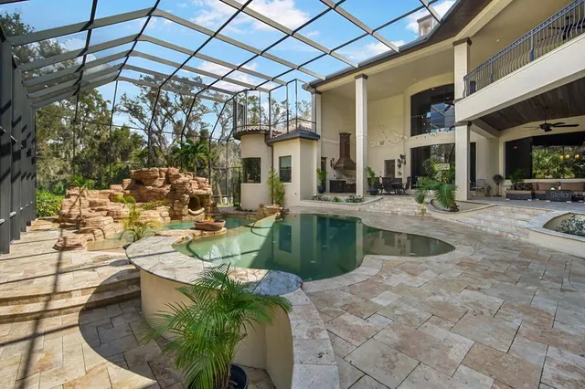 a view of a house with backyard and a tree