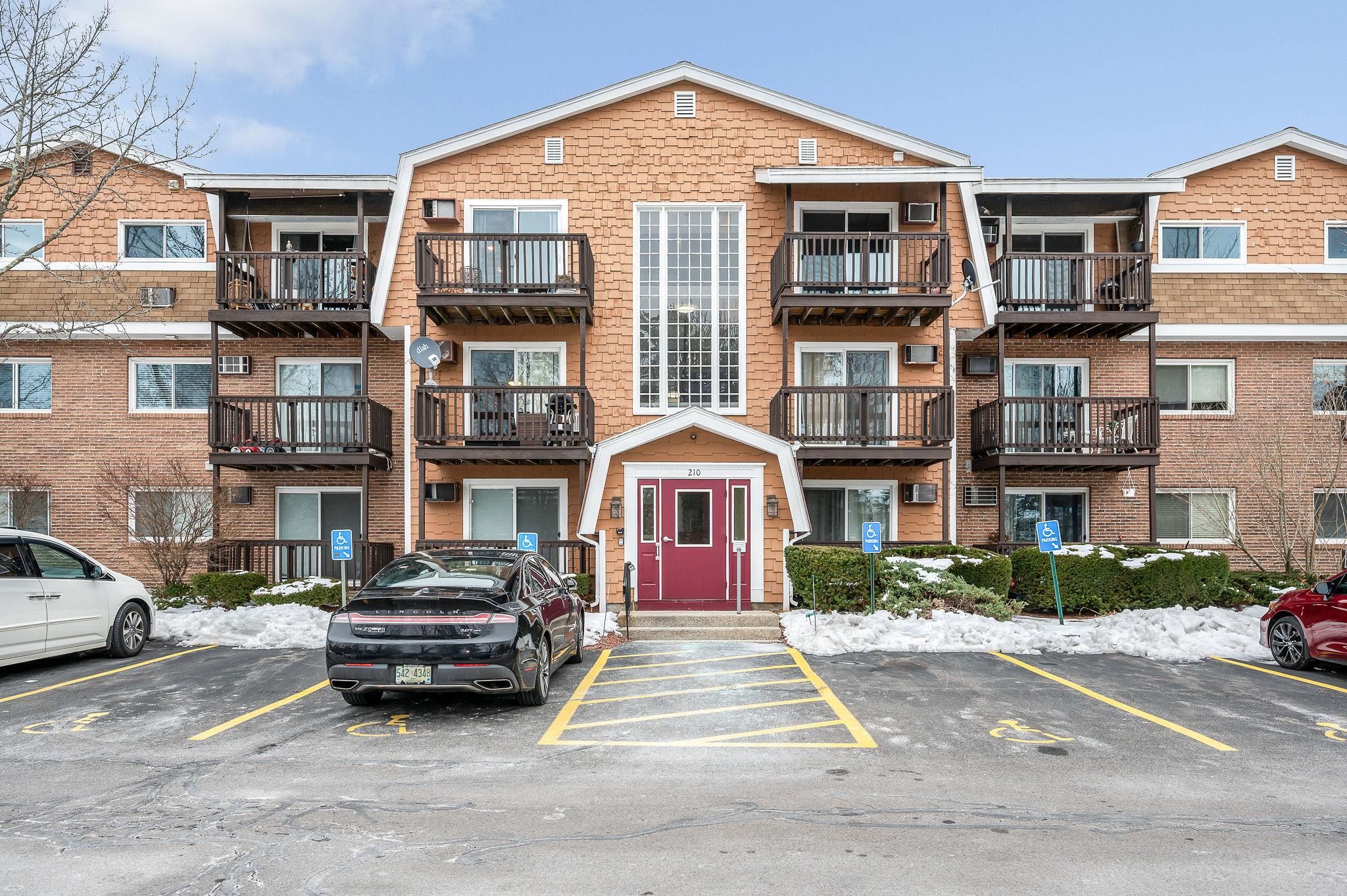 210 Brook Village Road, Unit 38 Nashua, NH 03062 - Photo 2 of 22